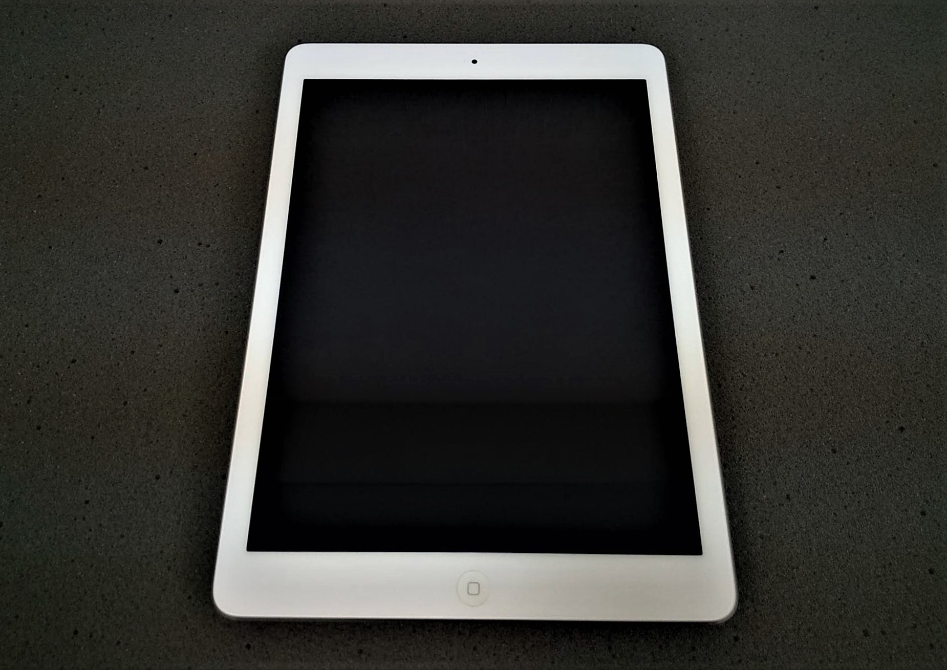 Apple iPad Air Wi‑Fiモデル 16GB | 中古計測器の販売・修理・買取と新品測定器販売【マルツ電波】