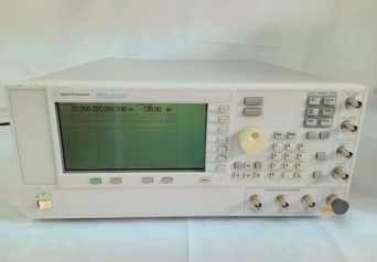 Agilent　E8257D/1E1,520,UNR　PSGアナログ信号発生器